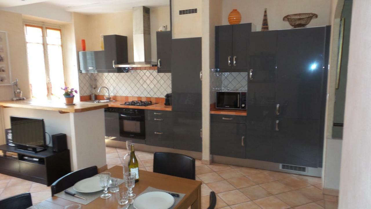 Spacieux Logement Face A La Cite Medievale Carcassonne Exterior photo